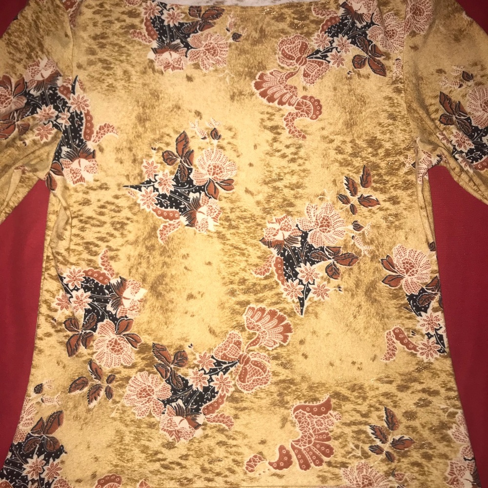 Styles Top - Picture 3 of 6
